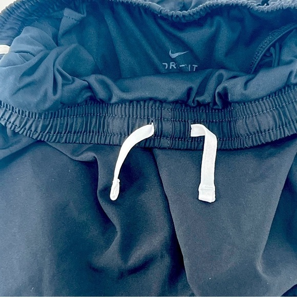 Nike Girl's Black Dri Fit Athletic Shorts Size Medium - Picture 5 of 5